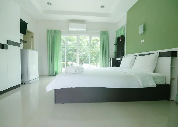 รีสอร์ท เรือนชมดาว *