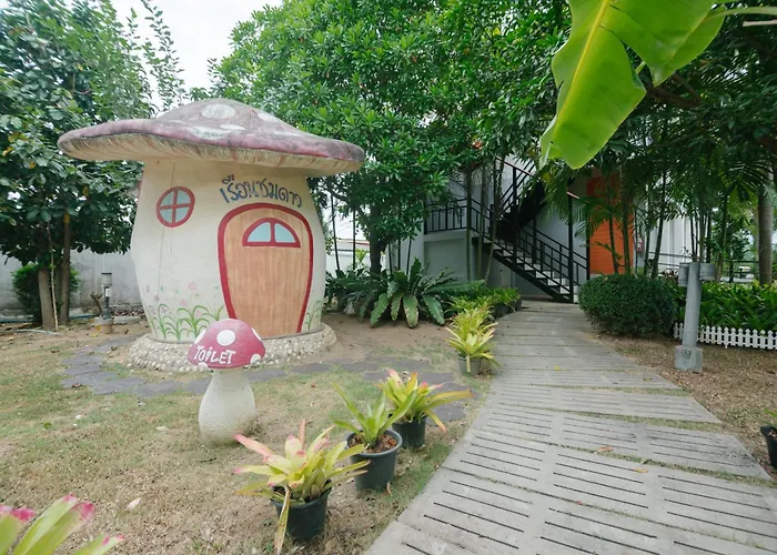 รีสอร์ท เรือนชมดาว *